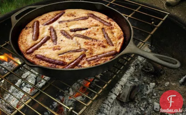 구멍에 캠프 파이어 아침 식사 두꺼비