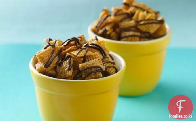 Chex®카라멜-초콜렛 부슬비를 내렸