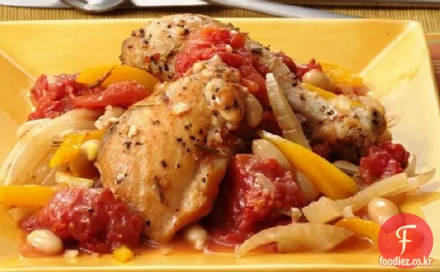 회향과 흰 콩을 곁들인 글루텐 프리 찐 닭고기