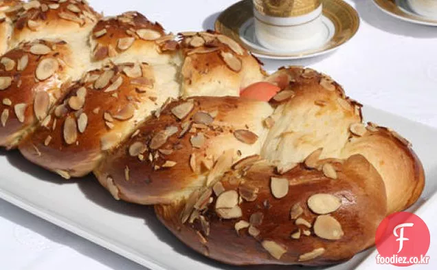 그리스 부활절 빵(츠레 키)