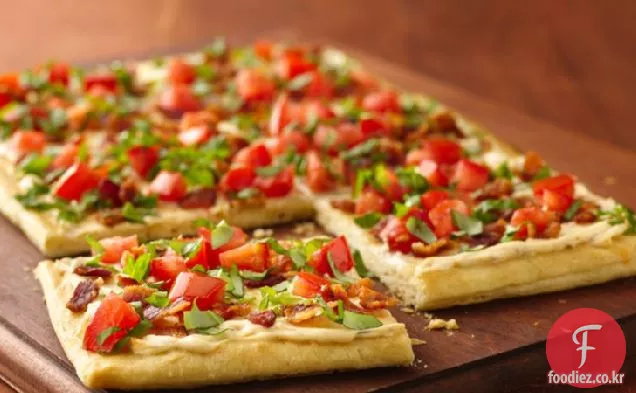 베이컨과 토마토 초승달 피자