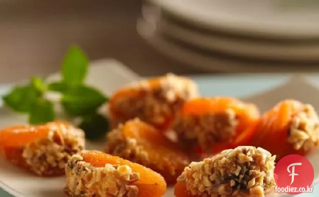 아마 레토 치즈로 채워진 살구
