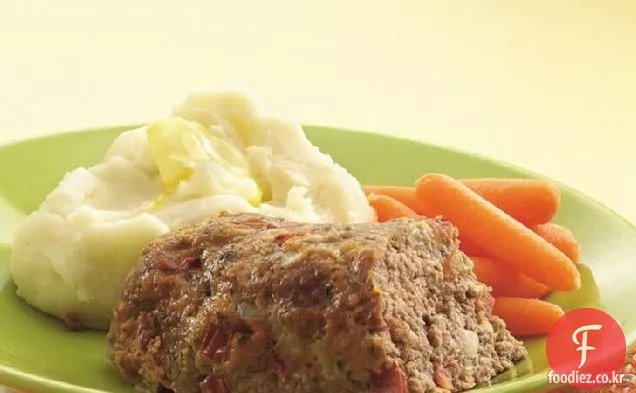 토마토 바질 고기 덩어리