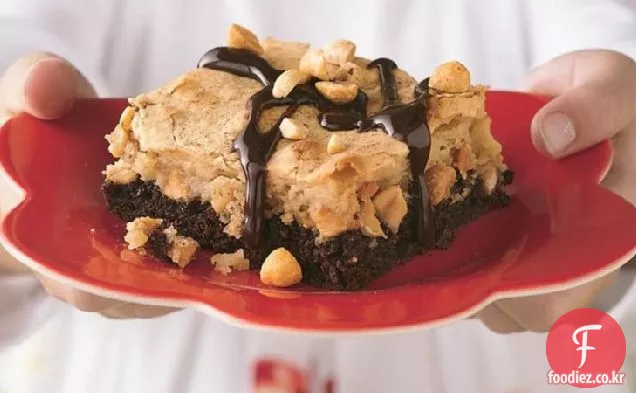 끈적 끈적한 초콜릿-땅콩 버터 케이크
