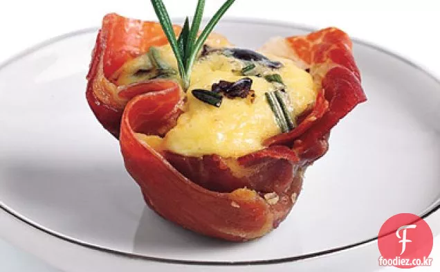 퀴 토 햄 컵에 치즈