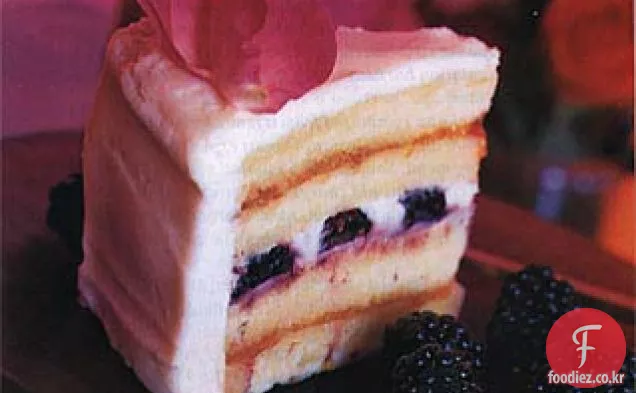 블랙 베리와 장미 웨딩 케이크