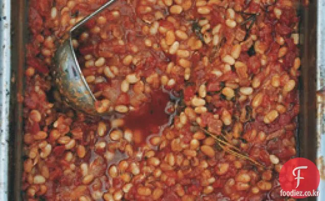 천천히 익힌 토마토와 허브 흰 콩