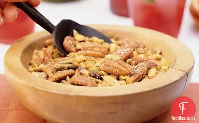 칠리 매운 견과류