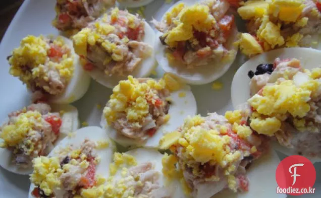 책을 요리하십시오:참치로 채워진 삶은 계란