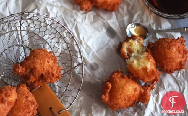 Buñuelos de Yuca y queso 의(유카와 치즈 프)