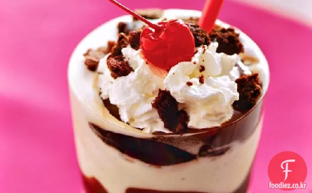 뜨거운 초콜릿 아이스크림을 흔들