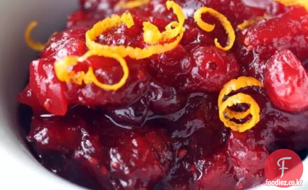 비밀 성분(크랜베리):오렌지와 결정화 된 생강을 곁들인 크랜베리 처트니