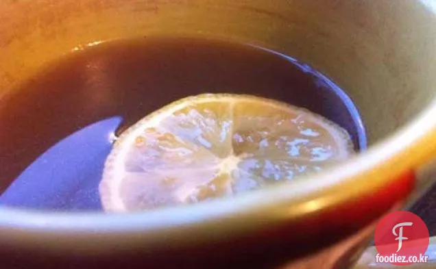 매운 생강 핫 토디