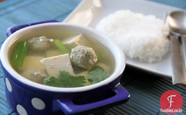 태국 두부 돼지 고기 수프