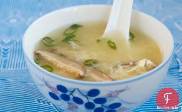 중국 테이크 아웃 요리 책'에서 계란 드롭 수프