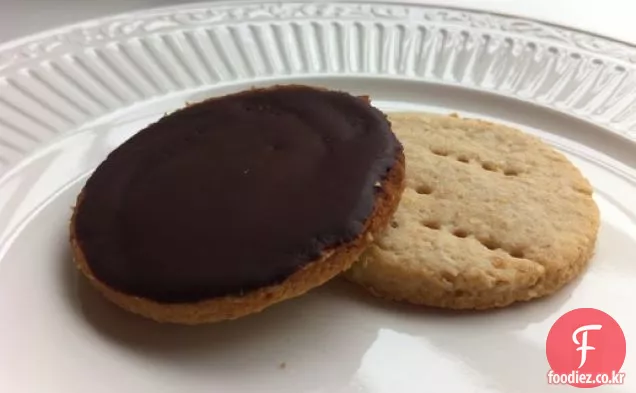 초콜릿 덮여 소화 쿠키