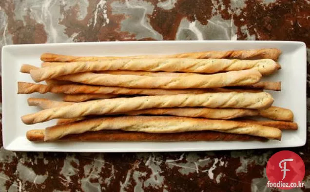 바삭 바삭한 마늘과 허브 빵 스틱