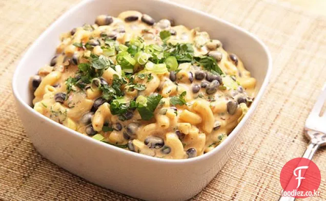 마카로니와 검은 콩과 치포 틀레 치즈