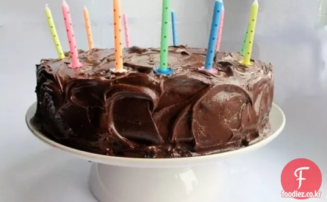 초콜릿 생일 레이어 케이크