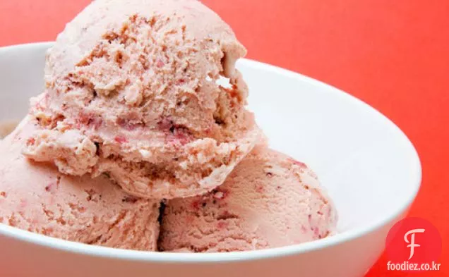바이 라이트 크리머리의 딸기 발사믹 아이스크림
