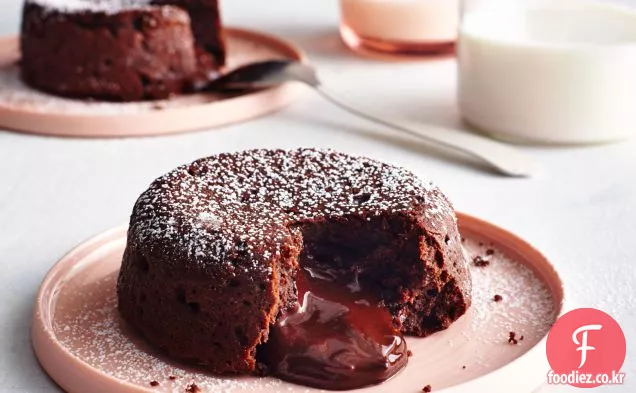 뜨거운 다크 초콜릿 케이크