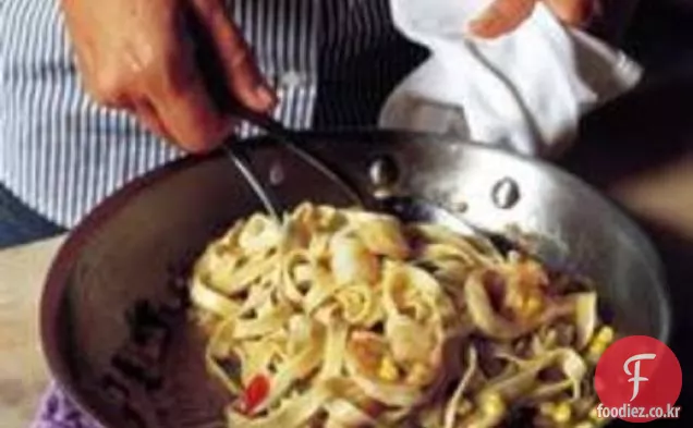 책 요리:바위 새우,옥수수,할라피뇨를 곁들인 페투치니