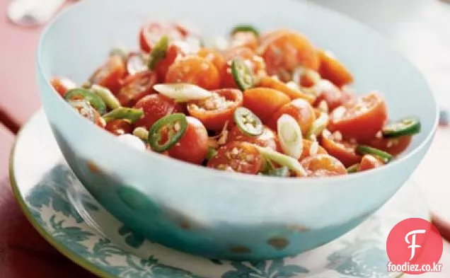 매운 절인 토마토