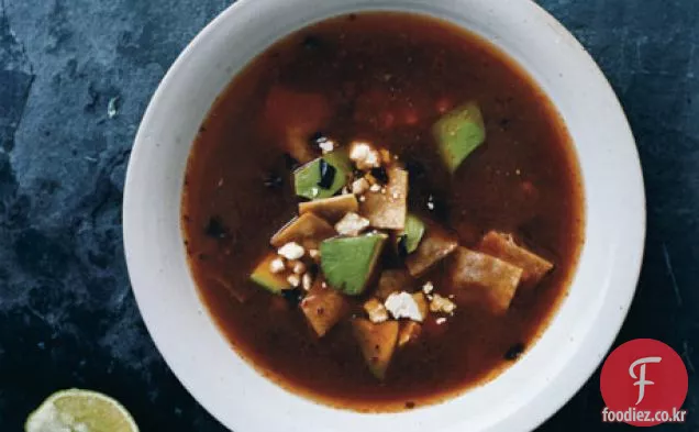 칠레와 토마토가 들어간 옥수수 수프