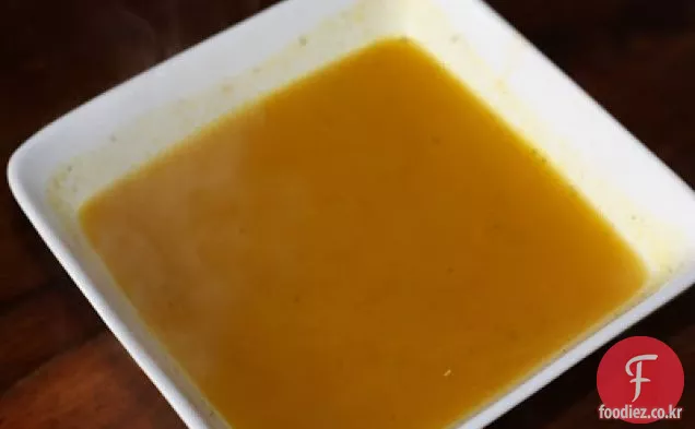 구운 오렌지 고추 수프