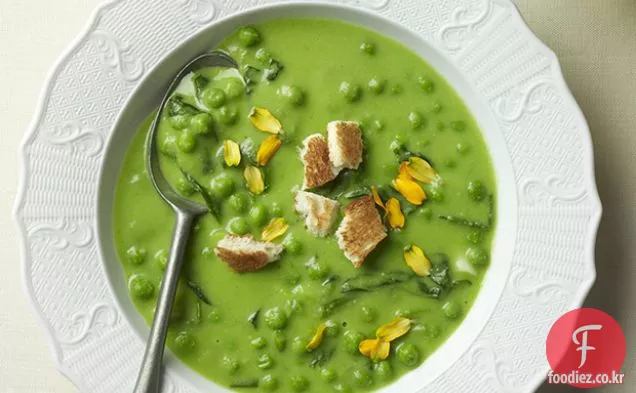 고기없는 녹색 완두콩 수프