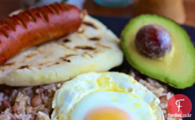전통적인 콜롬비아 아침 식사(칼렌 타도)