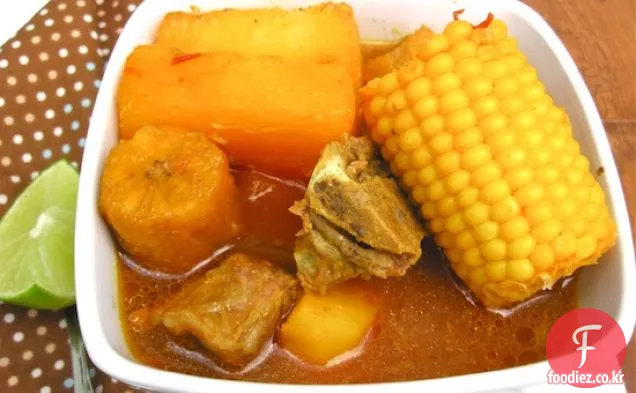 산코 초 데 세르도(콜롬비아 돼지 고기 수프)