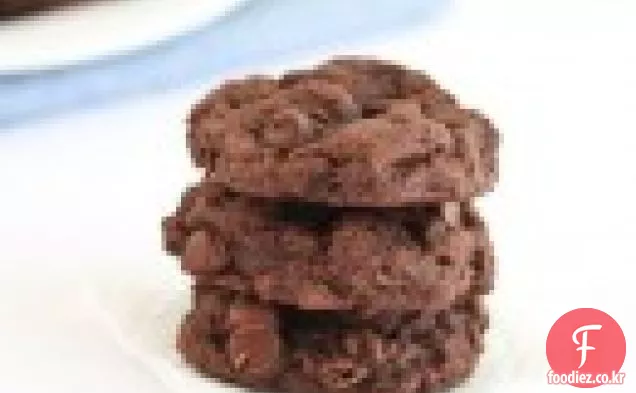 건강한 세 가지 성분 퍼지 초콜릿 쿠키