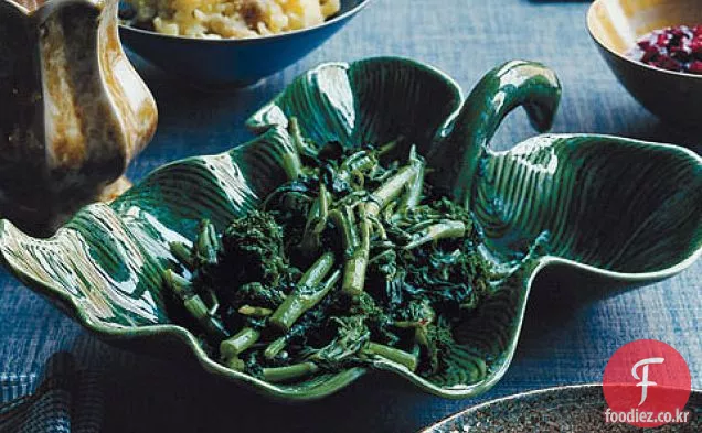 Sautéed 브로콜리 Rabe