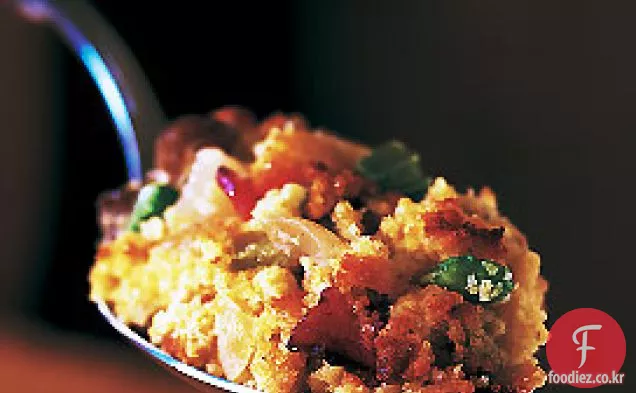 밤,베이컨,말린 사과,옥수수 빵 먹거리