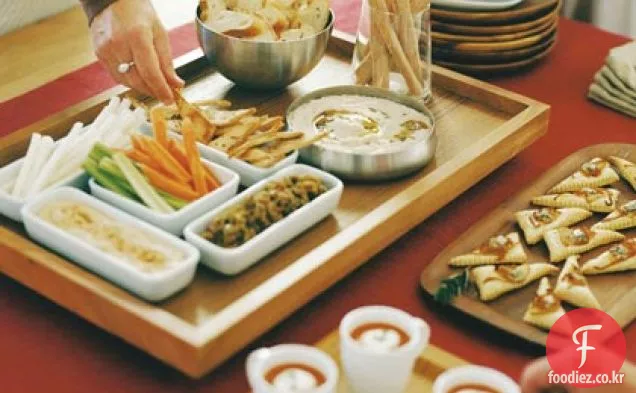 배와 블루 치즈 페이스트리 삼각형