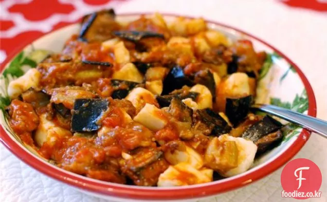 가지,토마토,모짜렐라를 곁들인 리코 타 뇨키