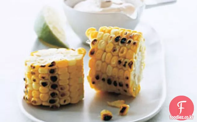 치포 틀레 마요네즈와 구운 옥수수