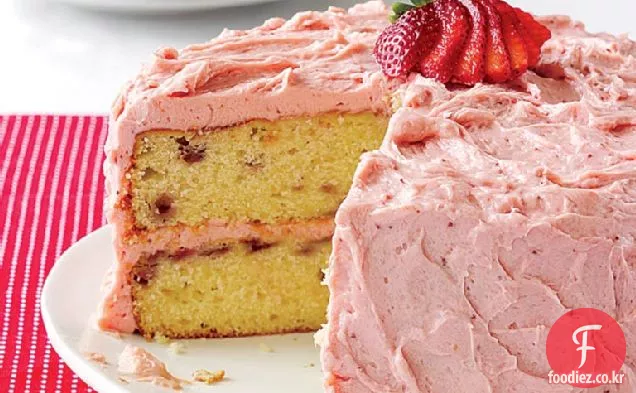 예쁜 핑크 딸기 케이크