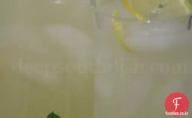 구식 수제 레모네이드