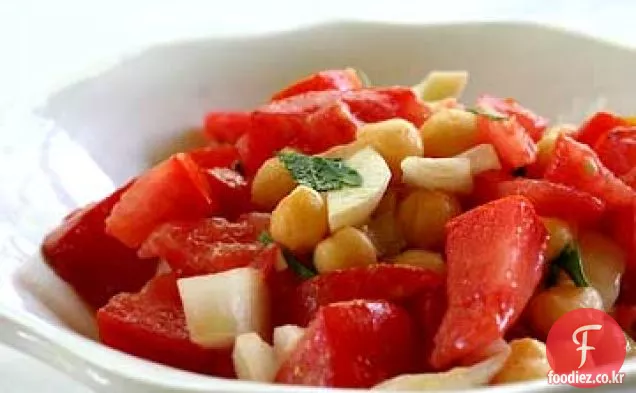 병아리 콩과 토마토 샐러드