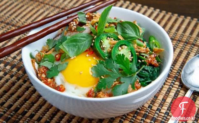 달콤한 칠리 치킨 밥 그릇