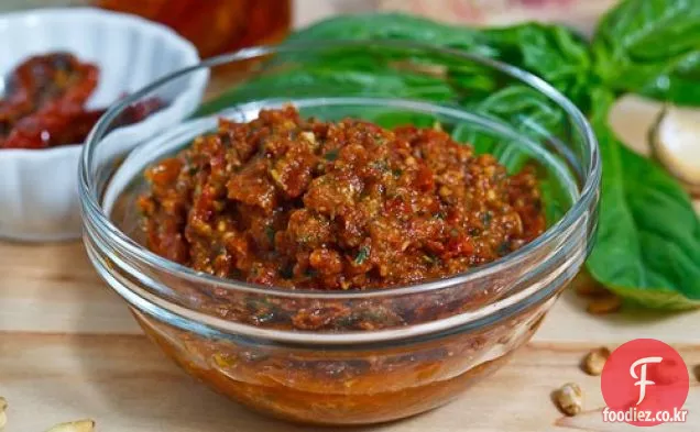 태양 건조 토마토 페스토
