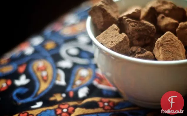 양성 방종:소박한 마야 초콜릿 트뤼플