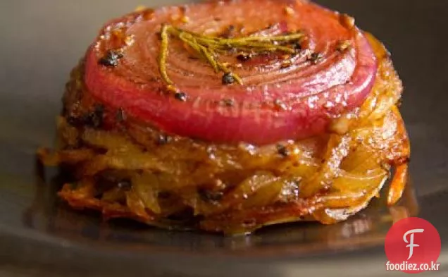 양파 토핑 감자&루타 바가 케이크(닙과 타티 케이크)