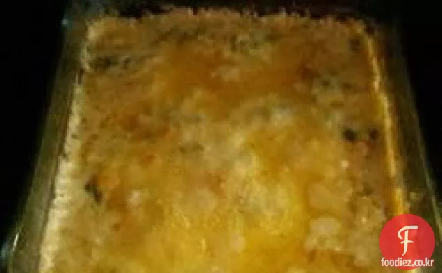 놀라운 아티 초크와 시금치 딥