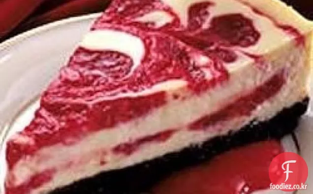 체리 소용돌이 치즈 케이크