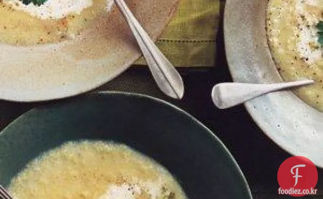 포블 라노 퓨레 레시피를 곁들인 조안 먼슨의 달콤한 흰 옥수수 수프