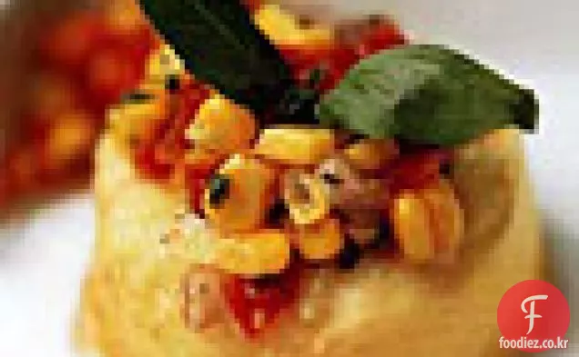 토마토 옥수수 양념을 곁들인 달콤한 옥수수 푸딩