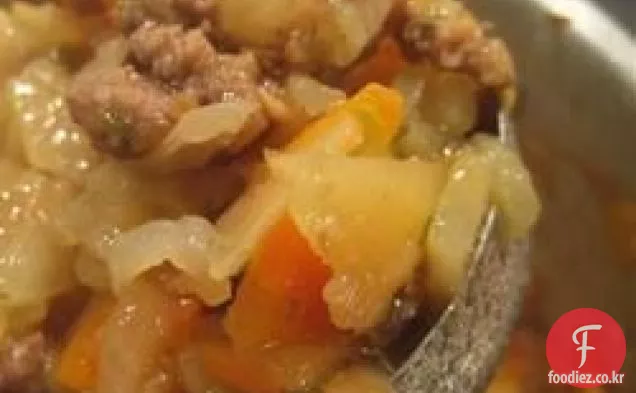 아발로스 스타일의 햄버거 수프(피카 딜로 필리핀)